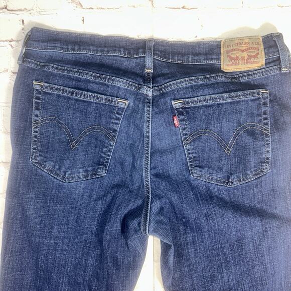 Levi’s Women’s Boyfriend Jeans Size 31 Blue Distressed Denim - Picture 3 of 9